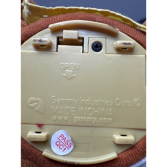 Gemmy Scooby-Doo Easter Chef Egg Paint Brush Plush Singing "Happy Easter Egg Hun - Picture 8 of 13